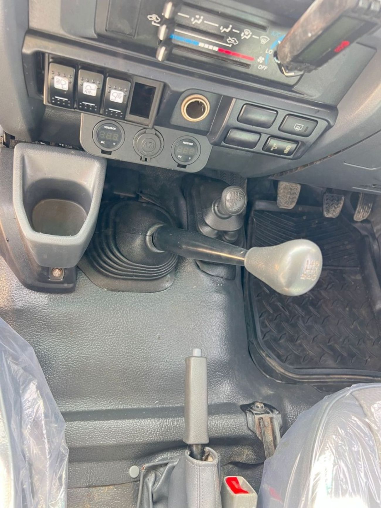 تويوتا لاند كروزر 70 DIESEL 4.5 LITER ,RIGHT HAND DRIVE ,4 DOORS