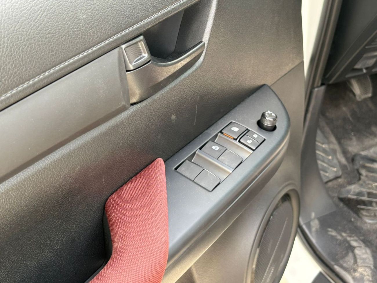 Toyota Hilux 2.0L petrol