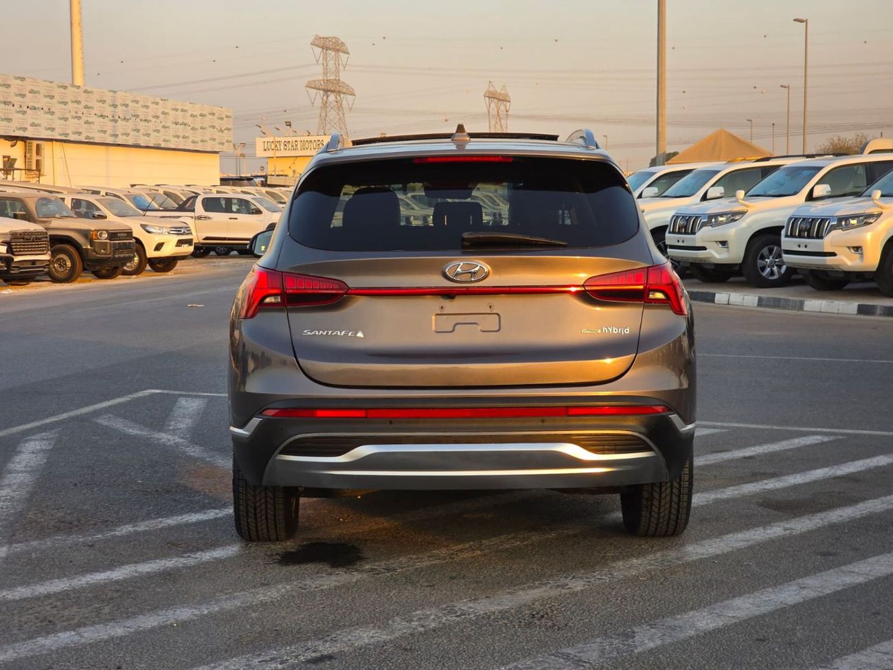 Hyundai Santa Fe limited 1.6T hybrid engine Panoramic roof and 360 camera