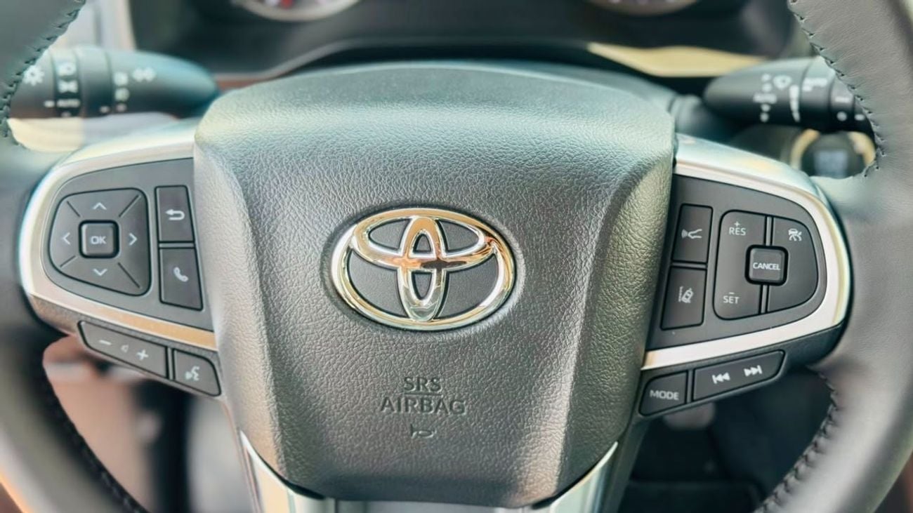 Toyota Granvia PREMIUM Toyota Granvia PREMIUM 3.5L - Black Inside Black YM2026
