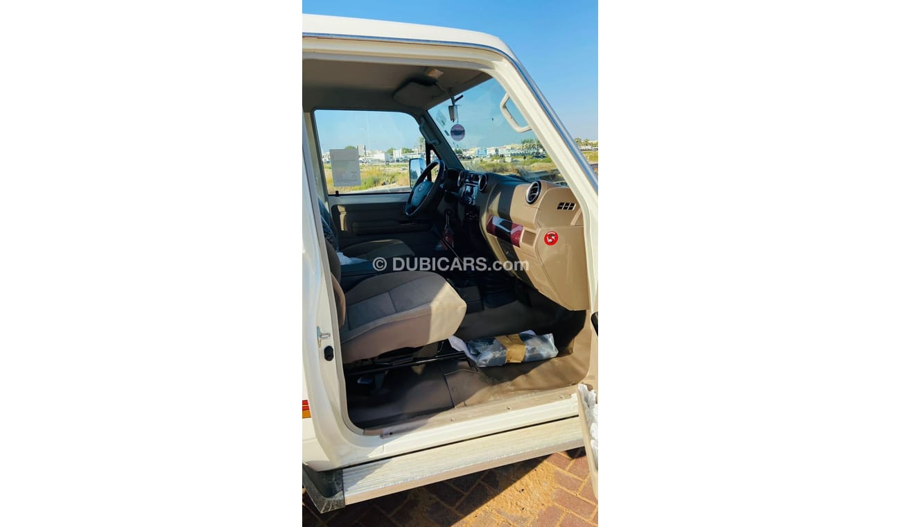 Toyota Land Cruiser 2023 Toyota Land Cruiser 71 4.0L V6 with Difflock