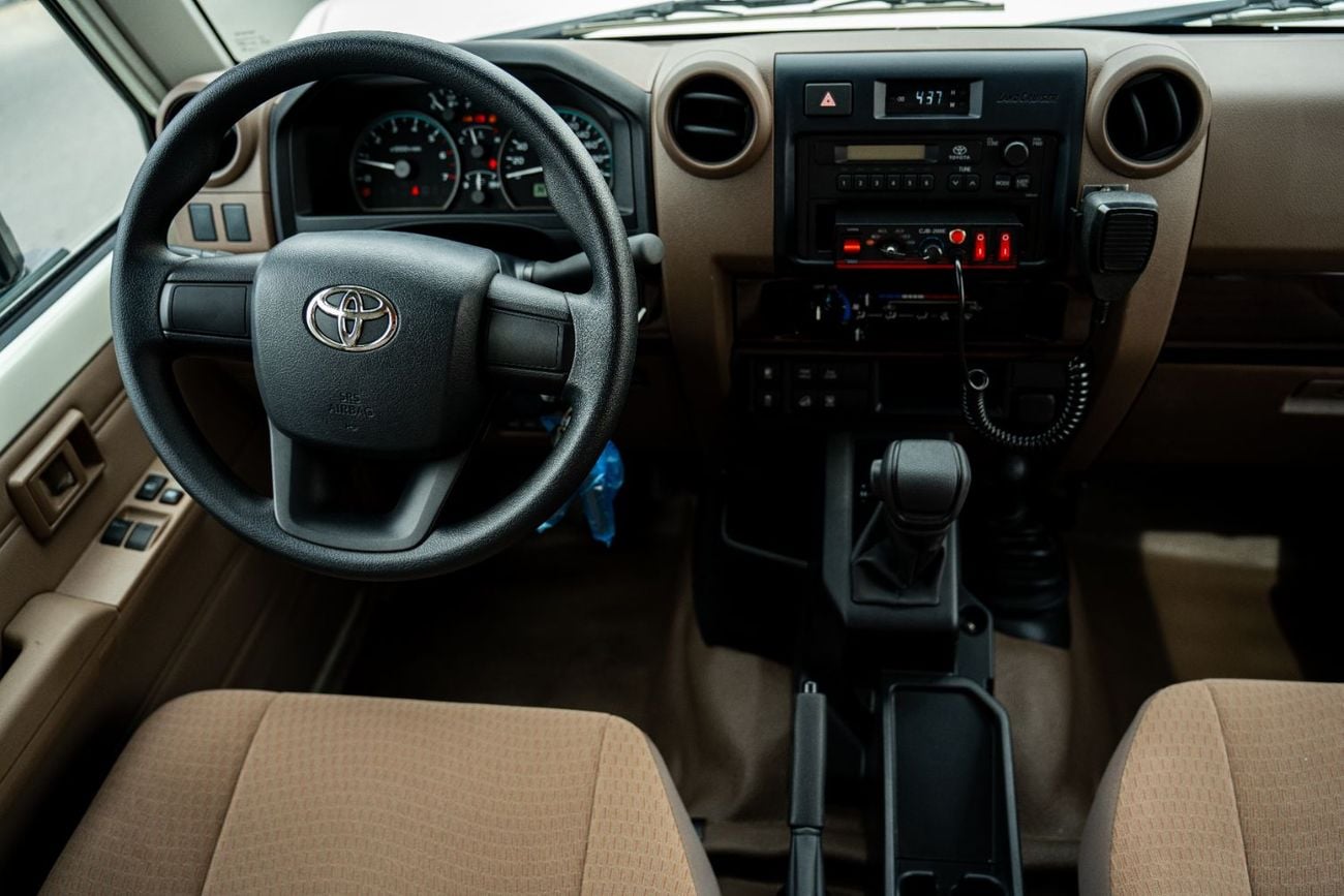 Toyota Land Cruiser Toyota Land Cruiser 78LC78 4.0L V6 Hardtop Ambulance manual