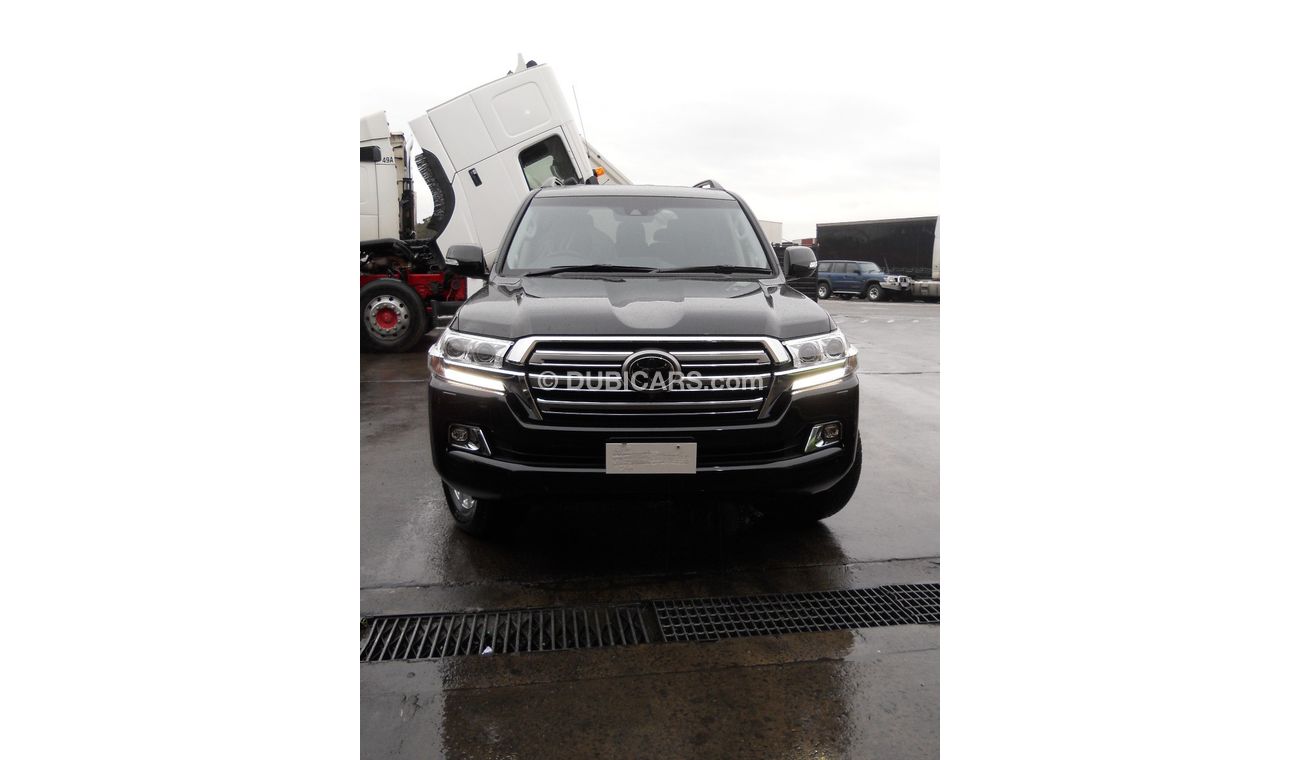 Toyota Land Cruiser 200 Sahara RHD - 4.5L V8 Diesel (Full Option)