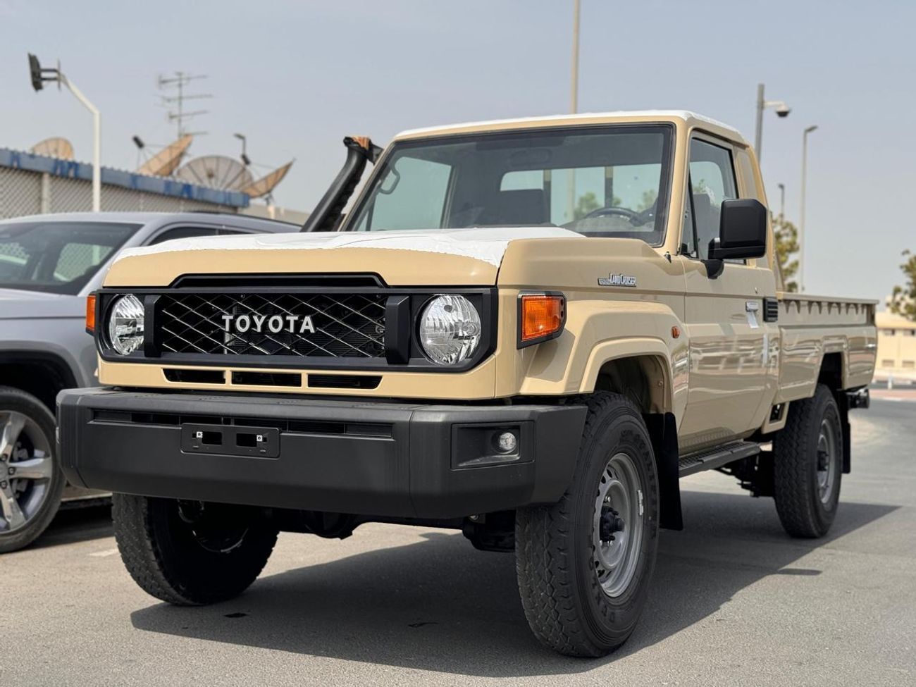 تويوتا لاند كروزر بيك آب 79 SC 4.0L PETROL AUTOMATIC TRANSMISSION ( ONLY FOR RE EXPORT )