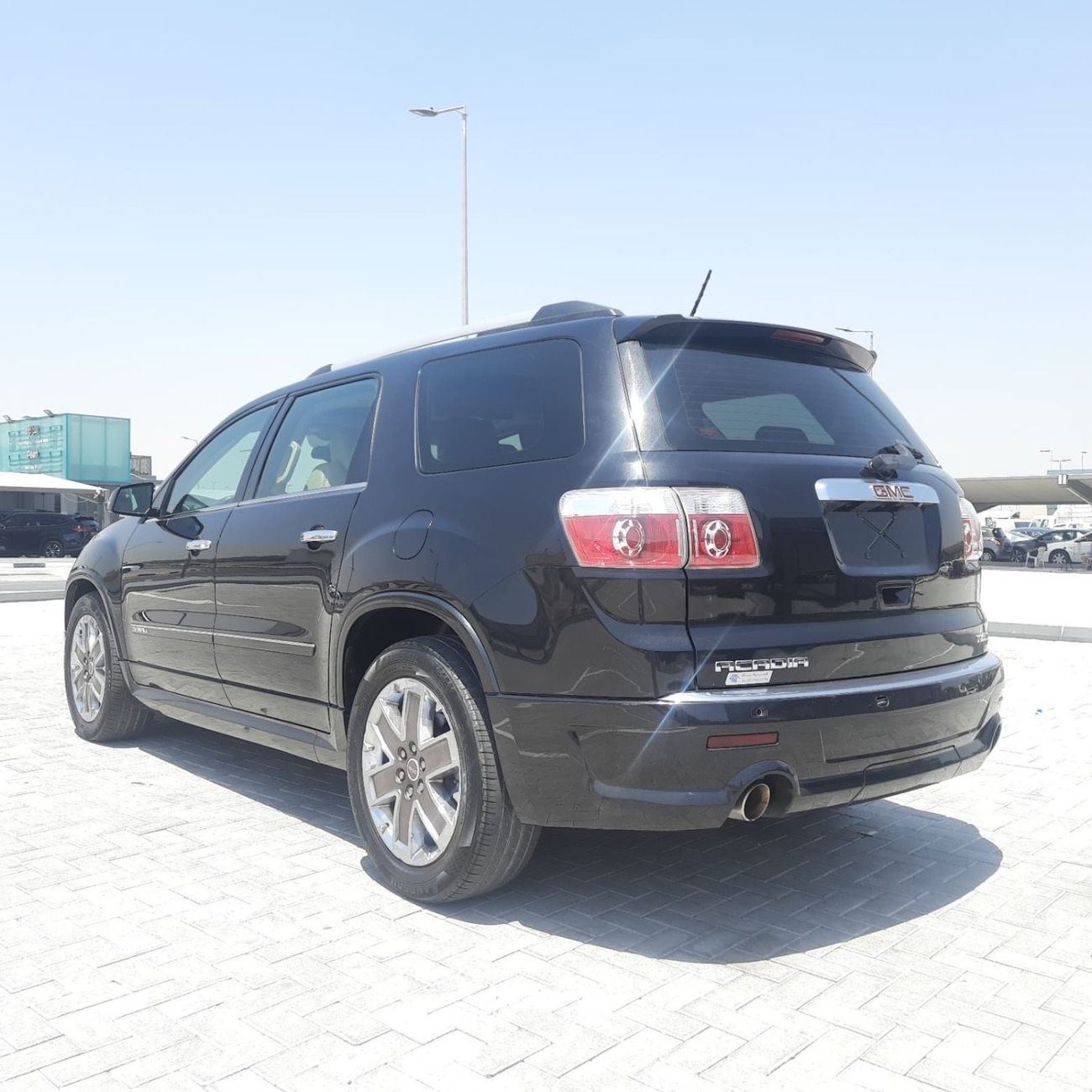 GMC Acadia SLE GMC Acadia Model 2012   GCC -- full opsions no 1 very very- VERY GOOD CONDITION