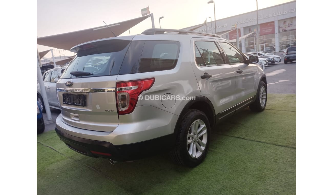 Ford Explorer 2014 GCC model, without accidents, cruise control, rear spoiler sensors, in excellent condition