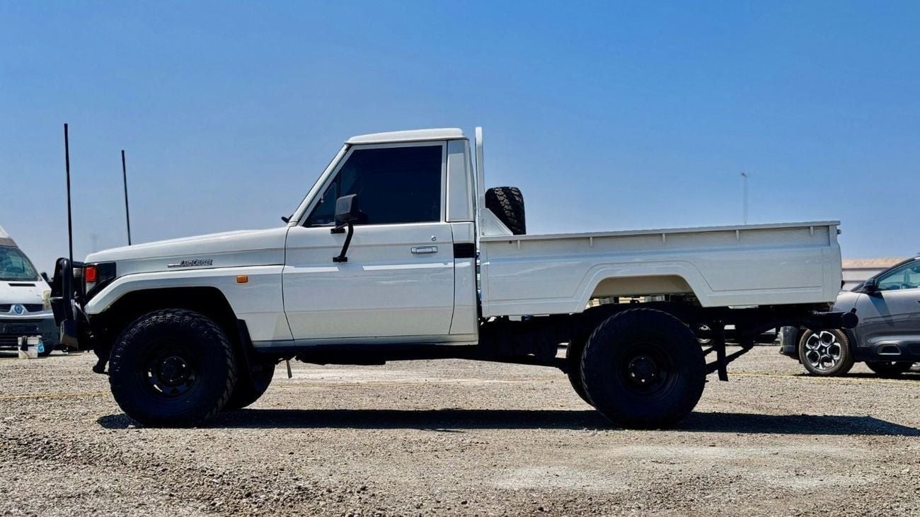 تويوتا لاند كروزر بيك آب SINGLE CABIN | BULL BAR WITH LED LIGHTS | RHD | 1992 | 4.2L DIESEL ENGINE | MANUAL TRANSMISSION | 4W