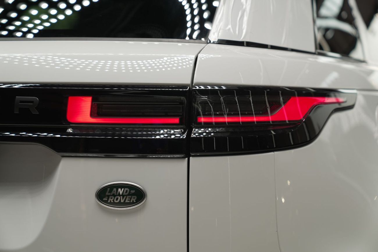 Land Rover Range Rover Velar RANGE ROVER VELAR 2.0L DYNAMIC SE 250PS + 10% FOR LOCAL