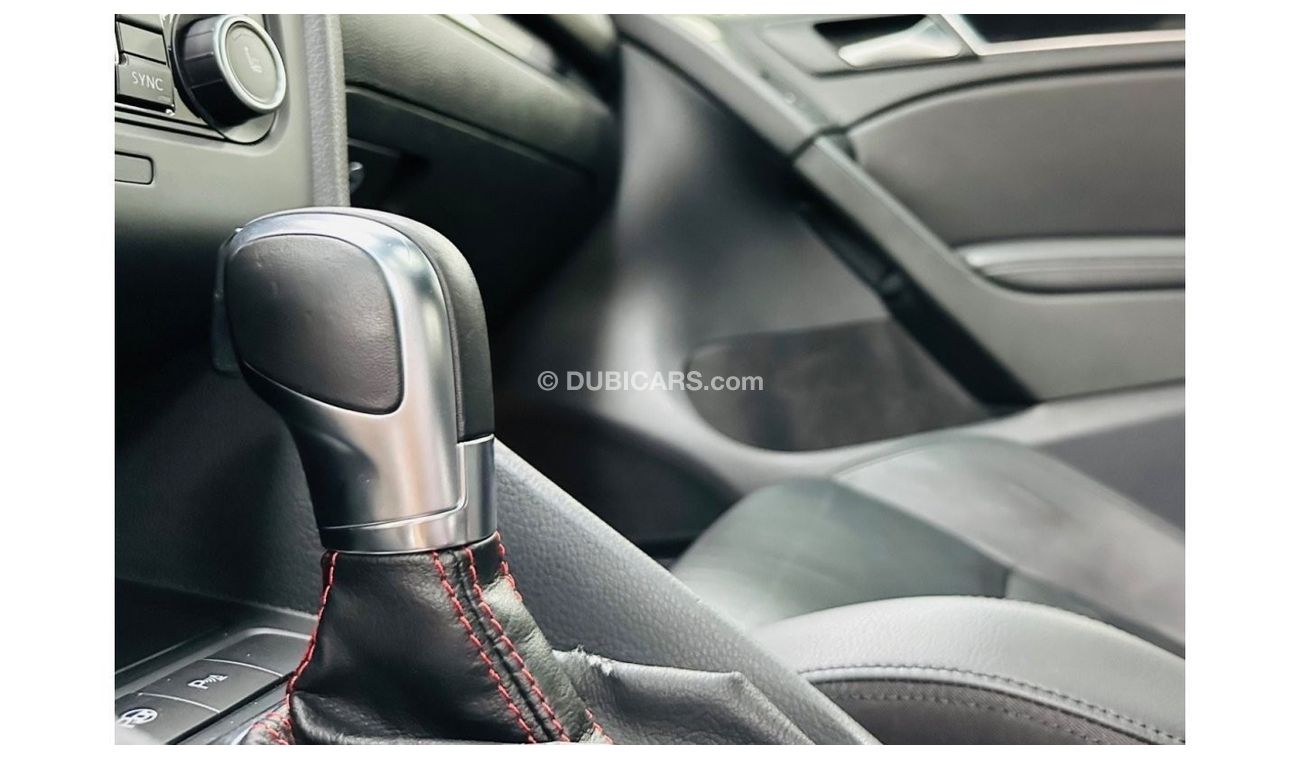 فولكس واجن جولف GCC .. FSH .. Full Options .. Perfect Condition .. GTI .