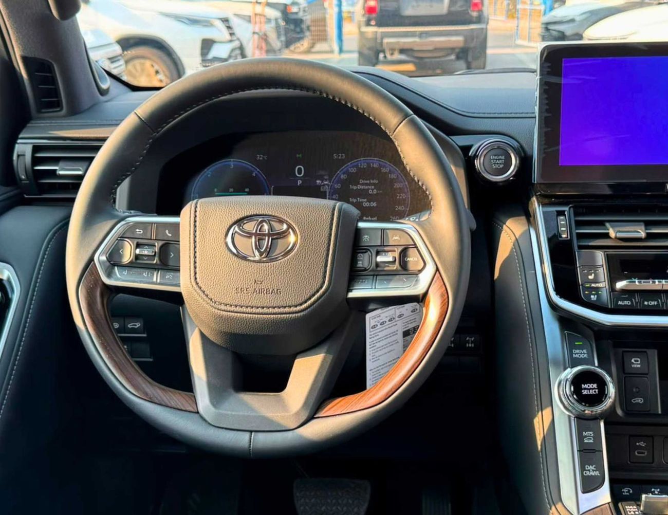 Toyota Land Cruiser VX 4.0L PETROL V6 || RADAR | BIG DVD | REAR ENTERTAINMENT SCREEN | COOL BOX | FULL OPTION (CODE#VX4M
