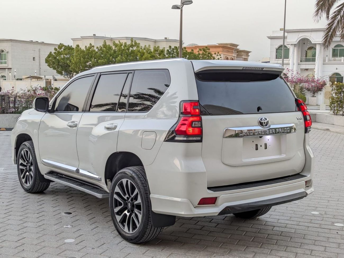 تويوتا برادو Toyota Prado 2018 diesel white LHD 7 seats automatic gear