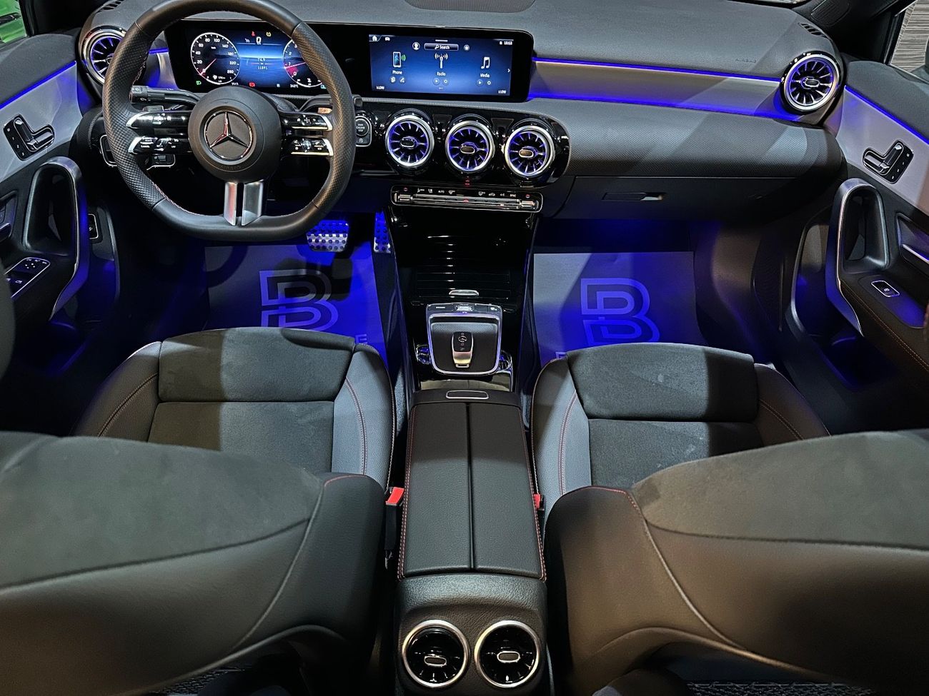 Mercedes-Benz A 200 Premium 1.4L MERCEDES-BENZ A200 | 2025 | GCC | UNDER WARRANTY & SERVICE CONTRACT FREE (GARGASH)