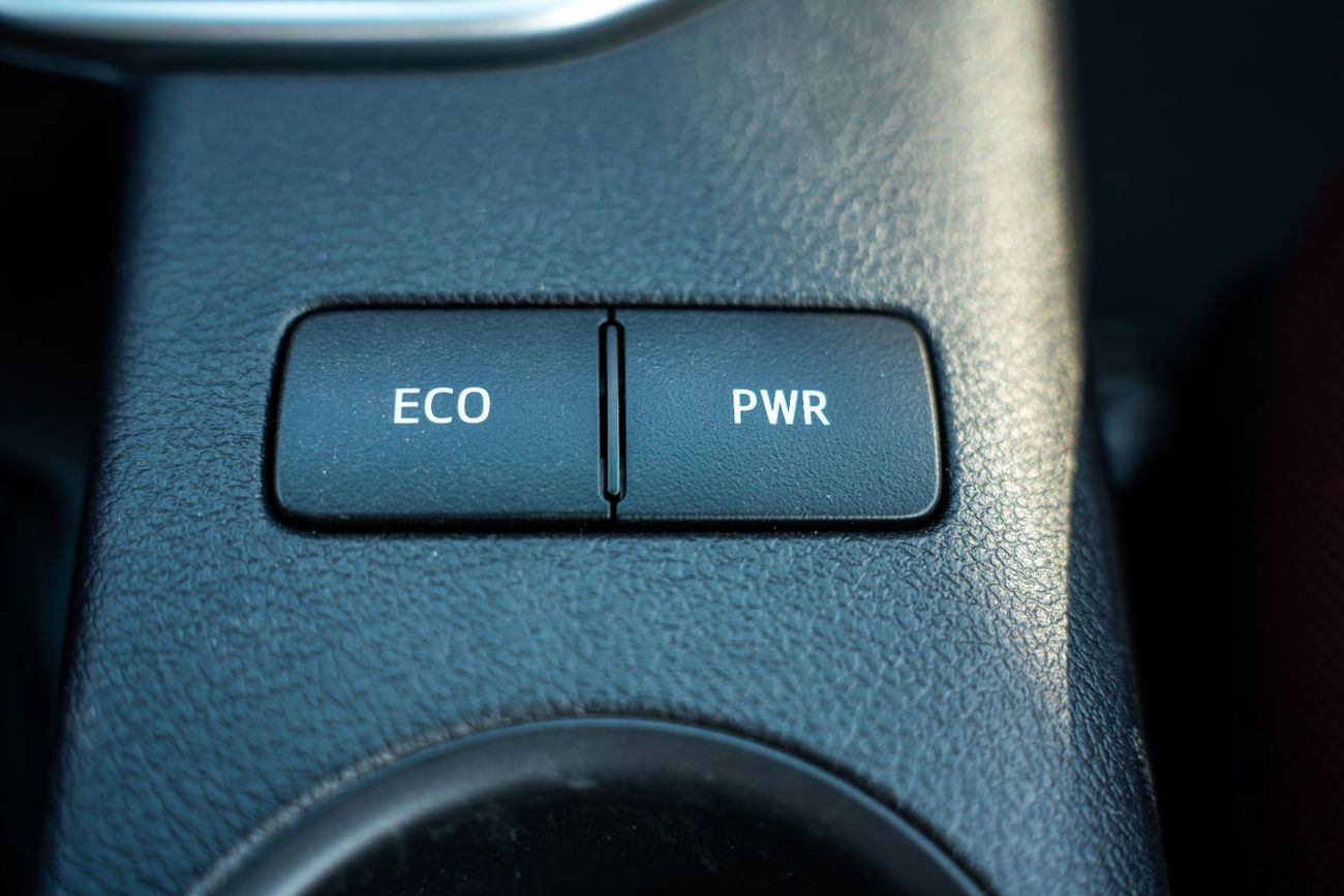 تويوتا هيلوكس Toyota Hilux  2.7ltr  -M -T  Double Cabin 4x4 Full Option  2025 Pickup