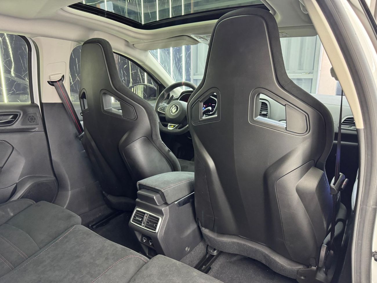 رينو ميجان RS I4 (300HP) 2024 Renault Megane, Sep 2027 Renault Warranty, Full Renault Service History, Very Low