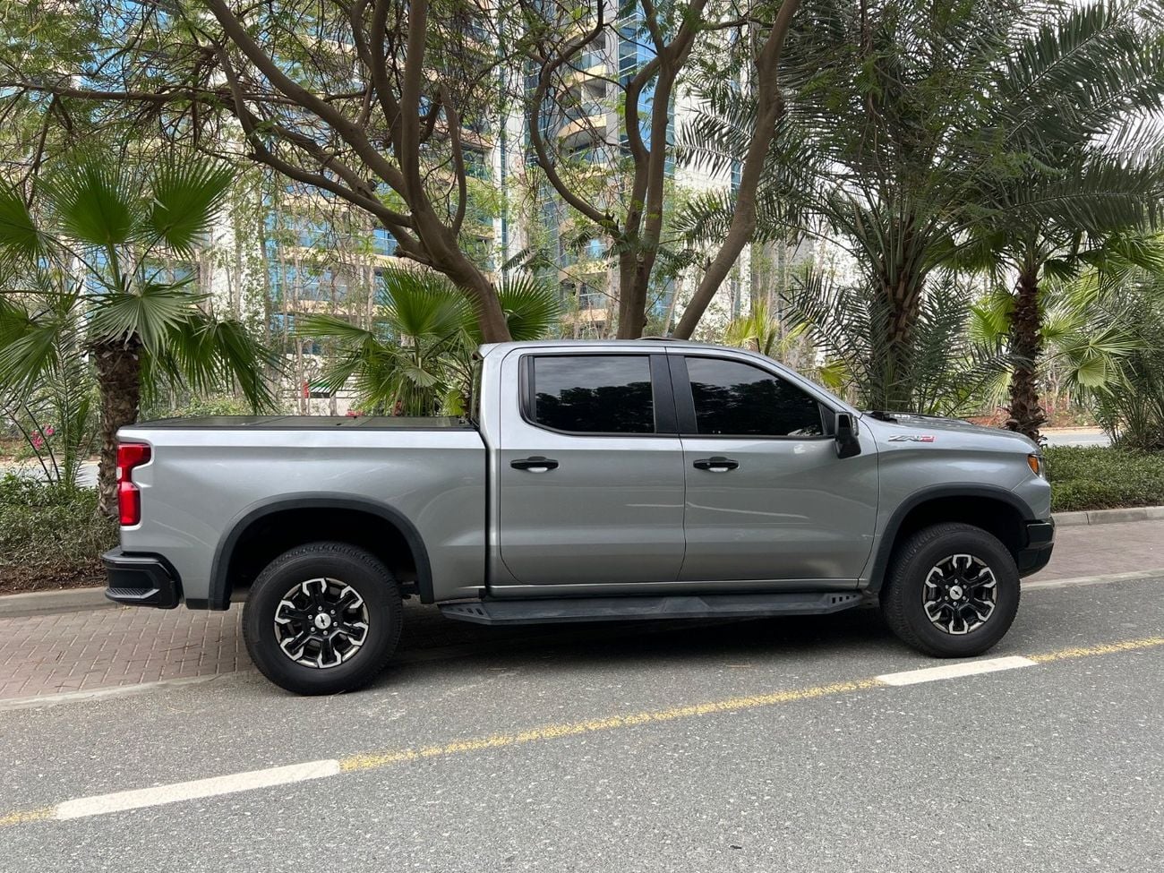شيفروليه سيلفارادو 2023 Chevrolet Silverado ZR2 | 6.2L V8 | GCC Specs | Accident-Free