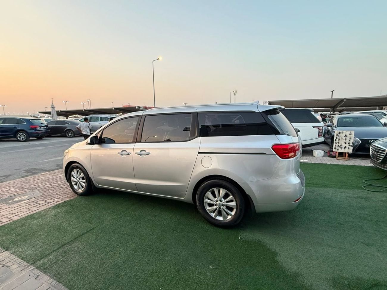 Kia Carnival LX 3.3 liter V6 engine with 276 horsepower, 6-speed
