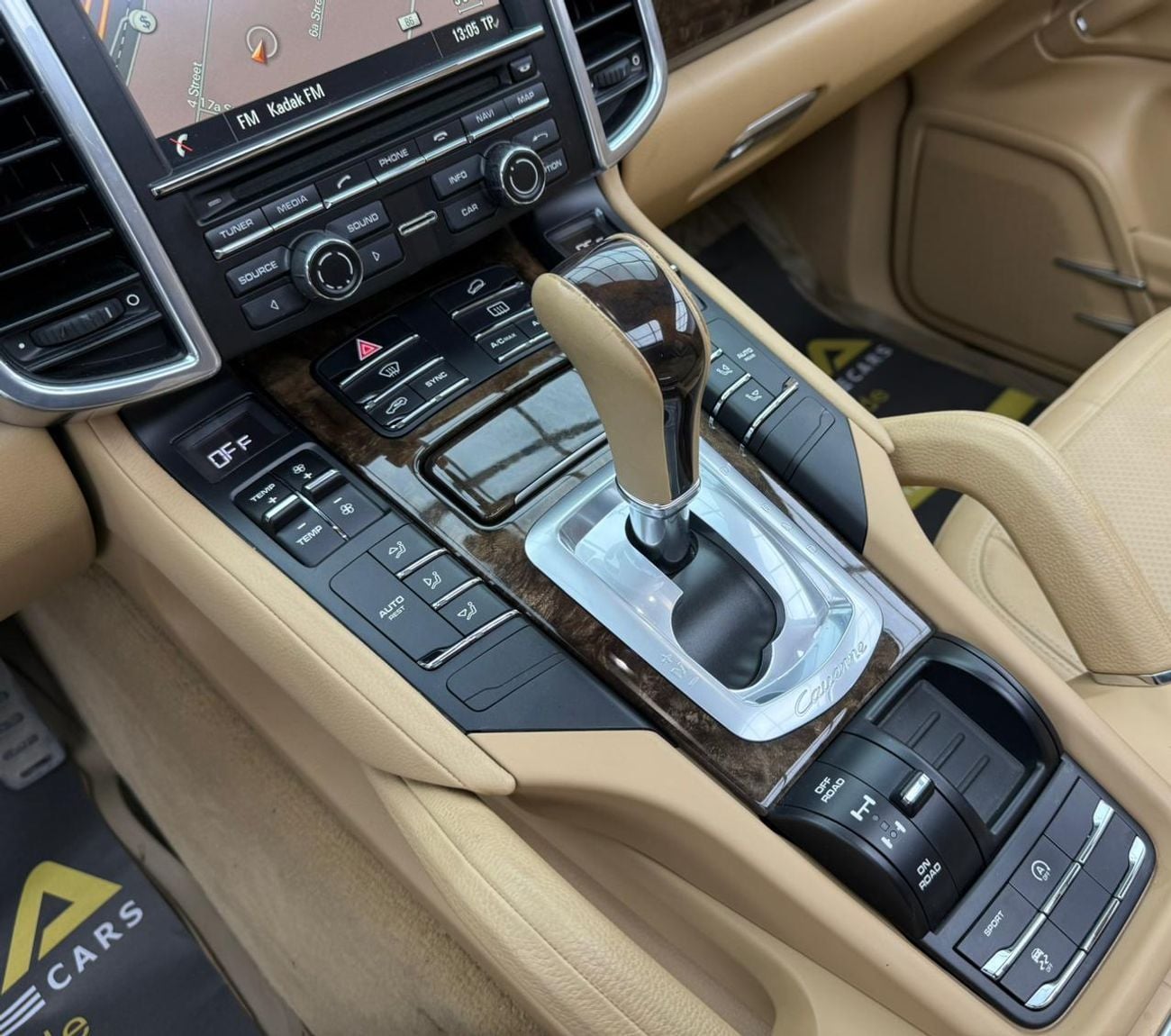 بورش كايان Std 3.6L 2016 Porsche Cayenne ,Naboodah Warranty 07/2026+Full Service History ,GCC