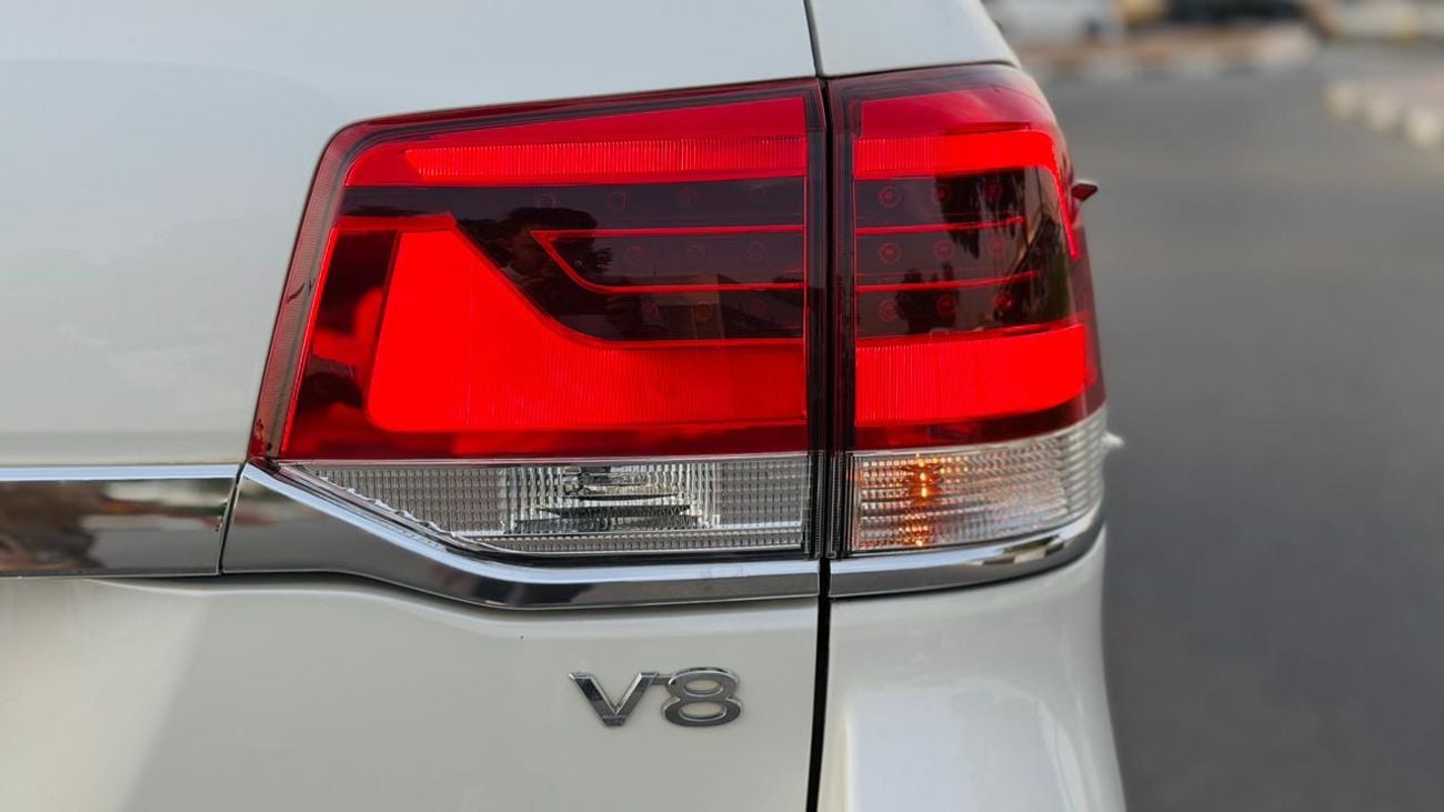 تويوتا لاند كروزر -