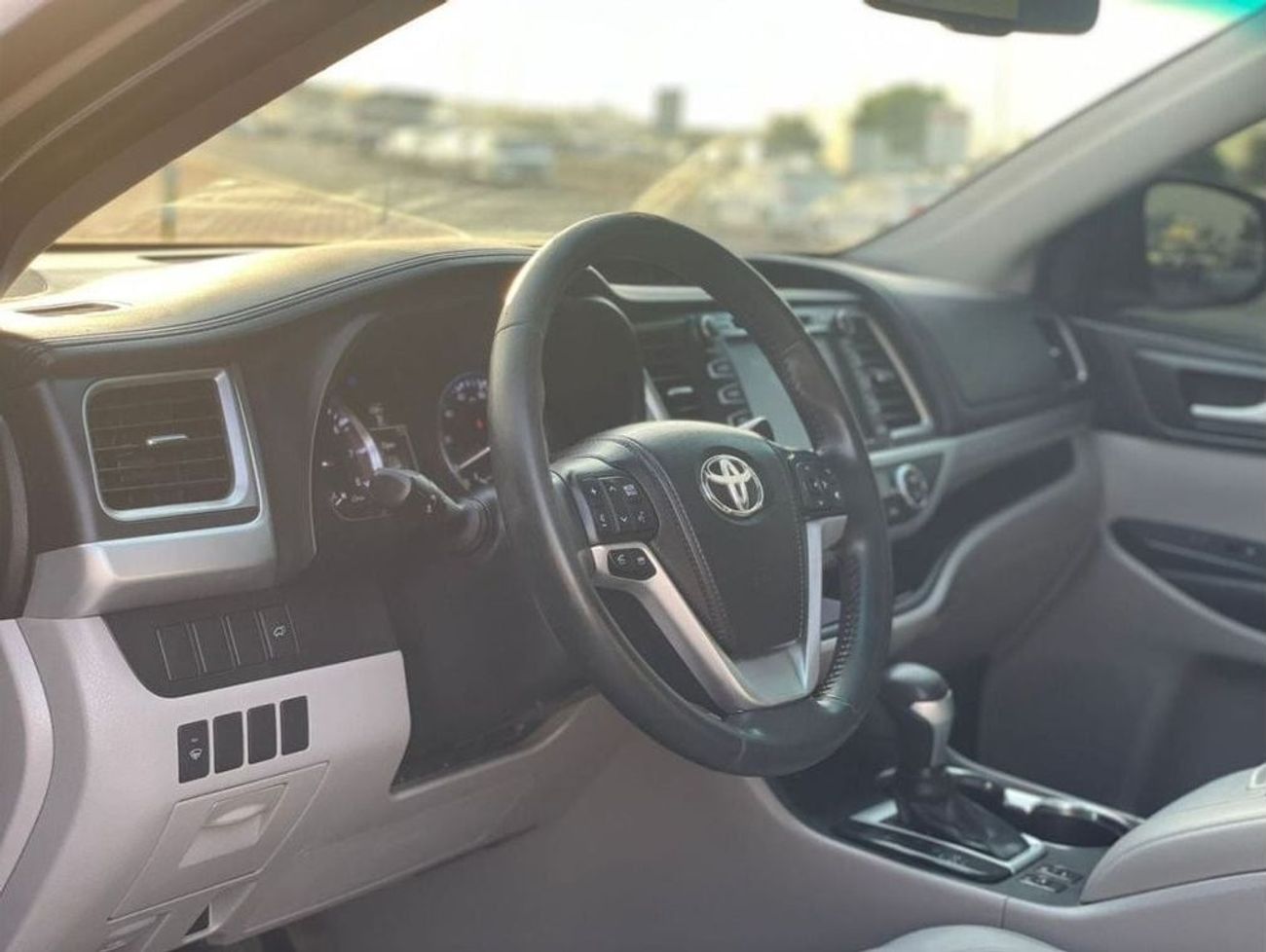 تويوتا هايلاندر 2014 Toyota Highlander XLE 3.5L V6 Full Option 7 Seater  With Side Steps - 90,000 mileage