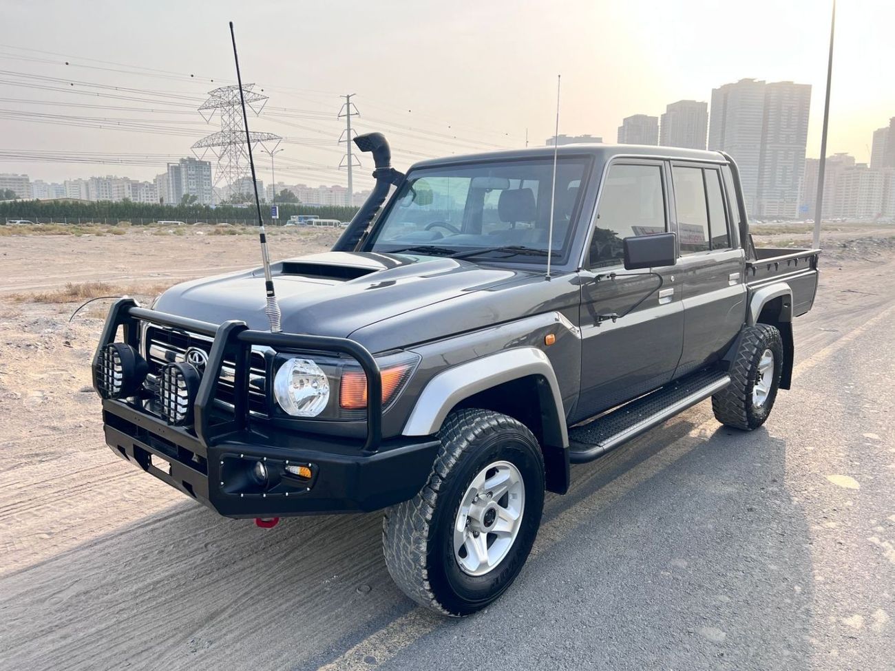 تويوتا لاند كروزر بيك آب