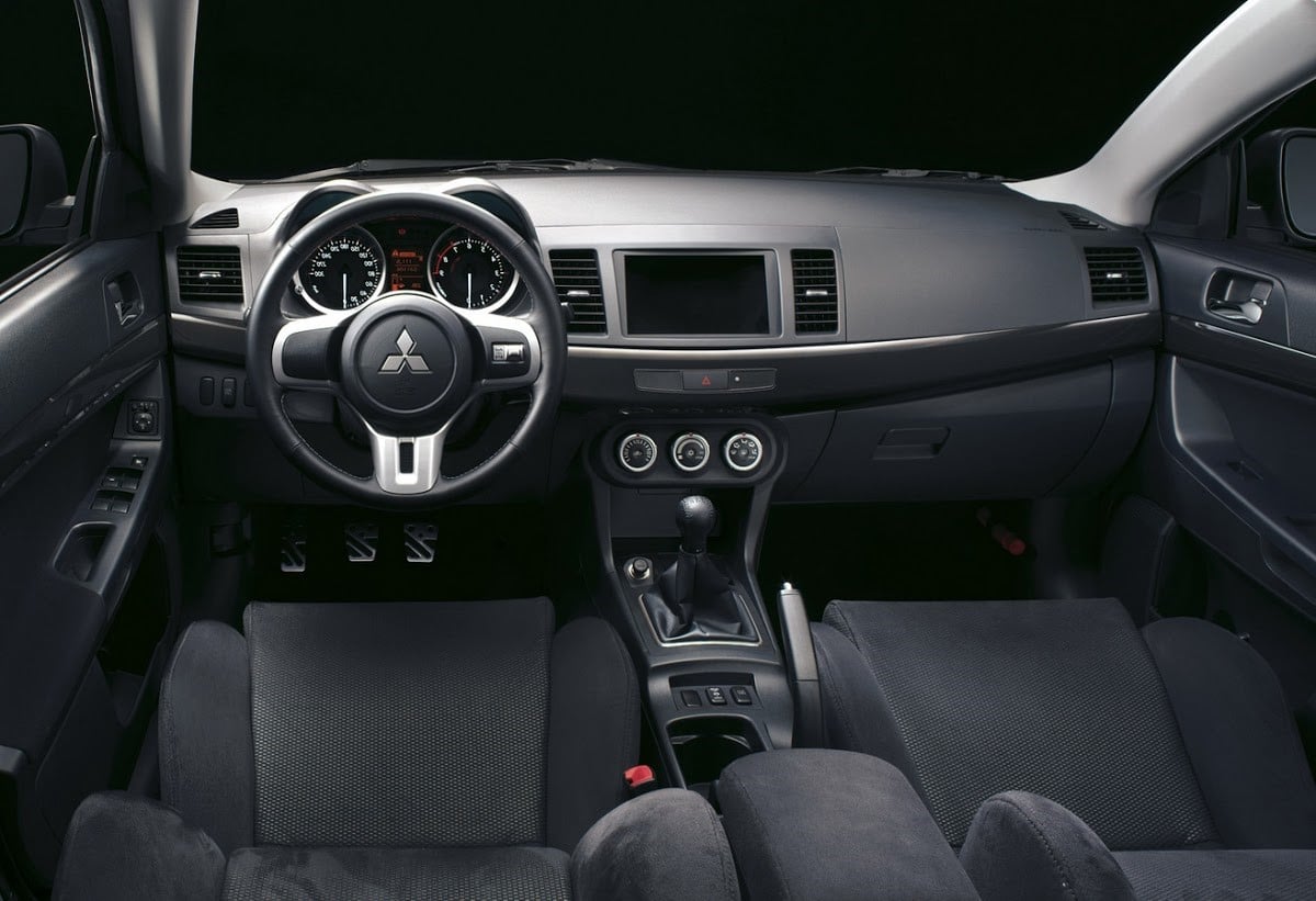 Mitsubishi Evo interior - Cockpit