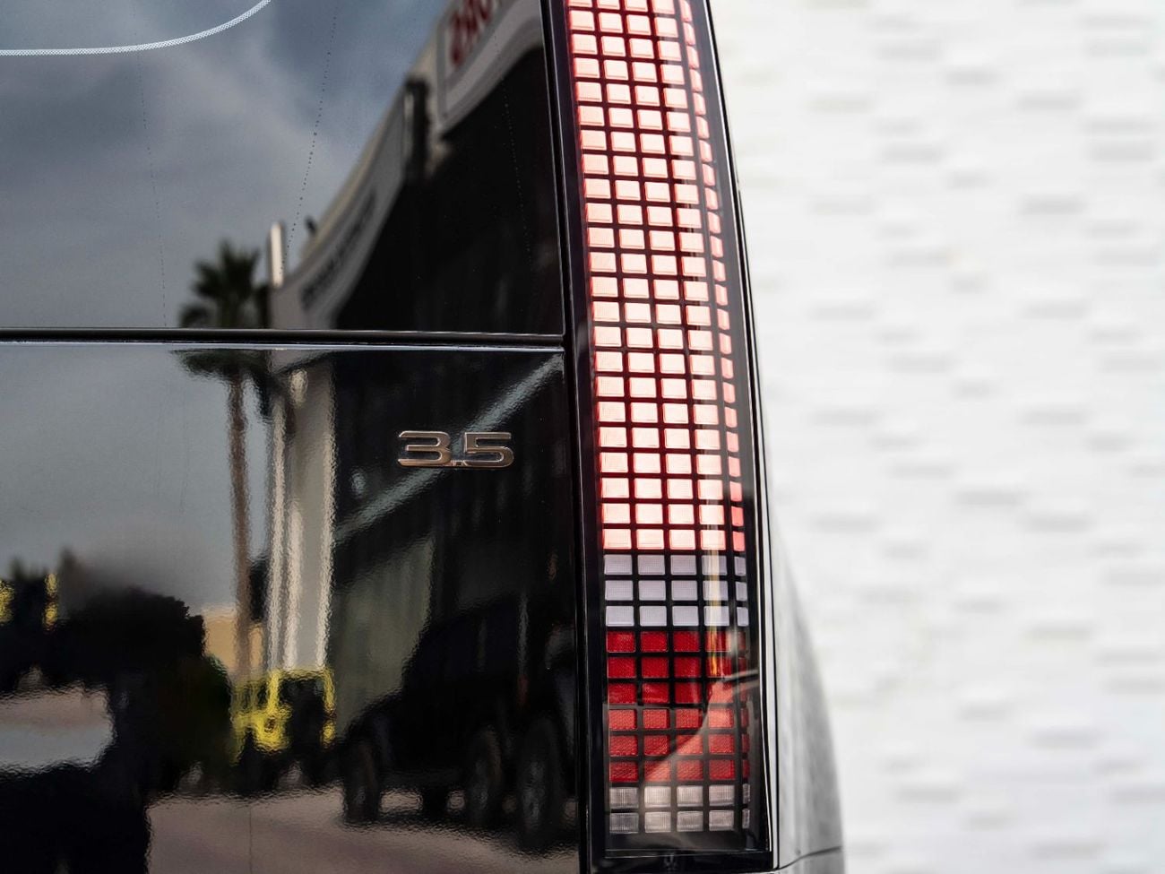 هيونداي ستاريا 3.5L Luxury (7 Seater)