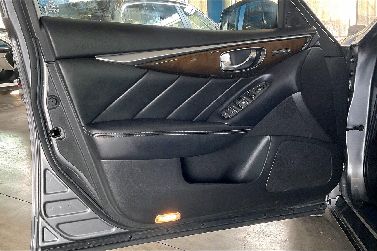 Infiniti Q50 Premium / Luxe | Guaranteed Warranty | 0 Down Payment