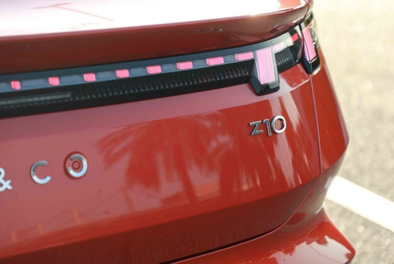 Lynk & Co Z10 2024 LYNK & CO Z10 ULTRA 702 - RED & BLACK inside BROWN