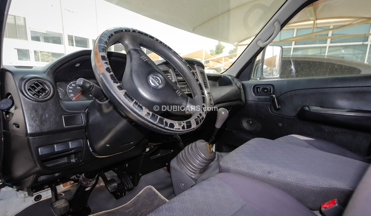 نيسان أورفان