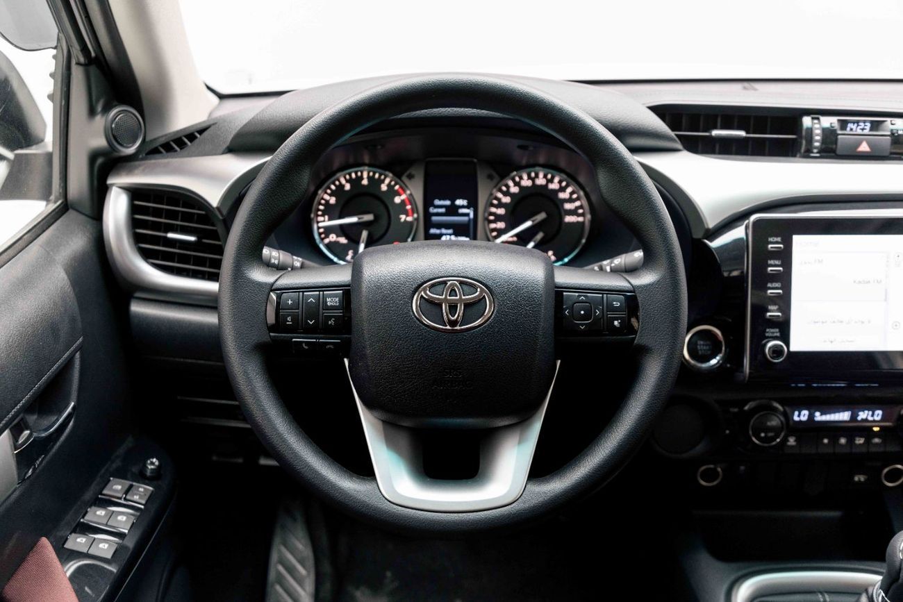 تويوتا هيلوكس 2.7L -Manual - Platinum White Pearl Inside Maroon | Export Only