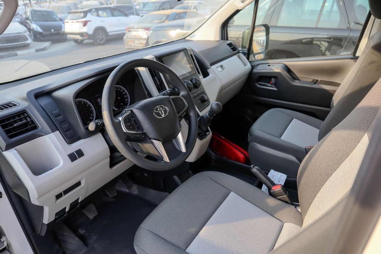 Toyota Hiace GL Toyota Hiace 3.5L Petrol – 2026 Model 13 seater ▾