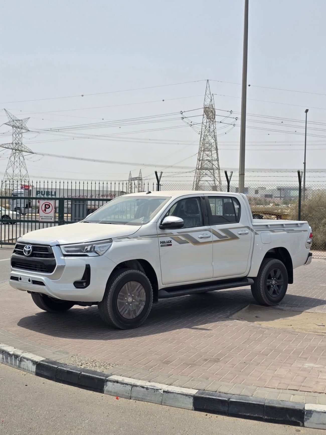 تويوتا هيلوكس Hilux • 2.4L • Diesel • Automatic • Full • With Diff Lock