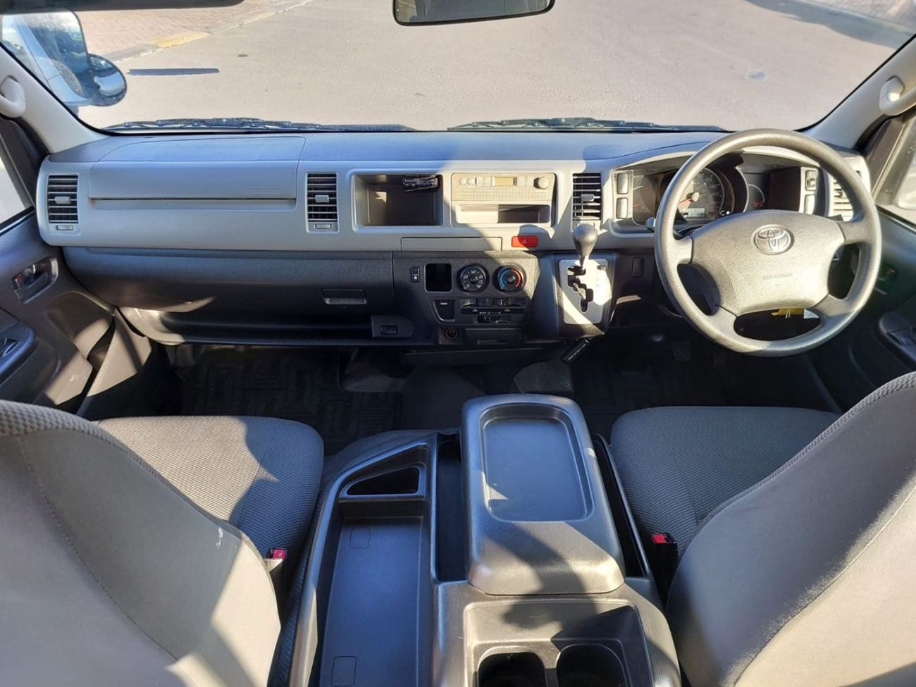 Toyota Hiace TOYOTA HIACE COMMUTER VAN RHD 2013 MODEL 2.7 L PETROL AUTOMATIC(PM32888)