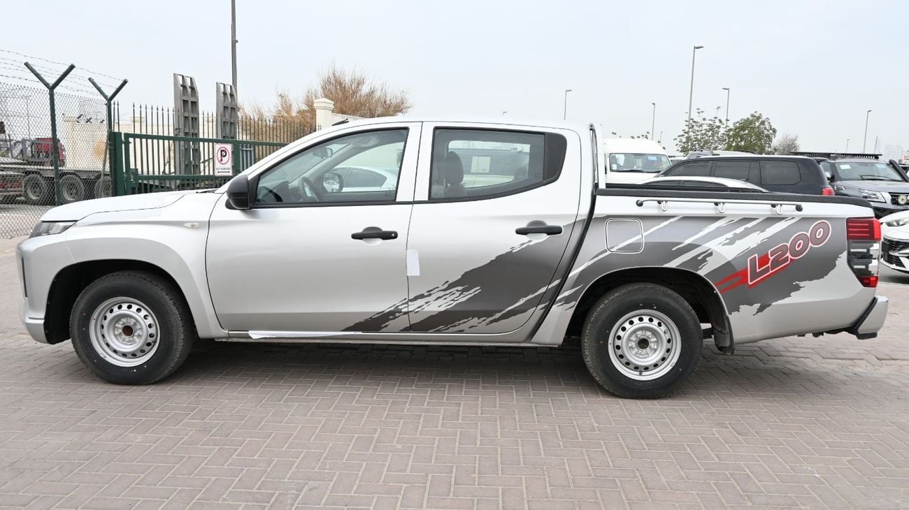 Mitsubishi L200 MITSUBISHI L-200 2.5L DIESEL DCAB 2WD GL 5/MT WHITE (with Touch Screen, Rear View Camera & Bedliner)