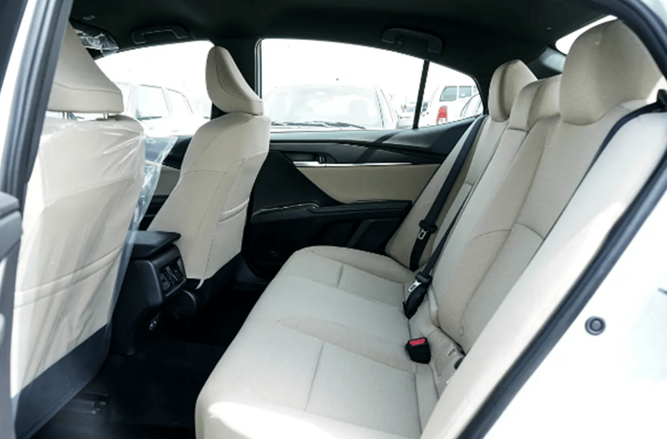 تويوتا كامري ECTWFR012 - 2026 Toyota Camry E – 2.5L Petrol Auto – White with Beige Interior