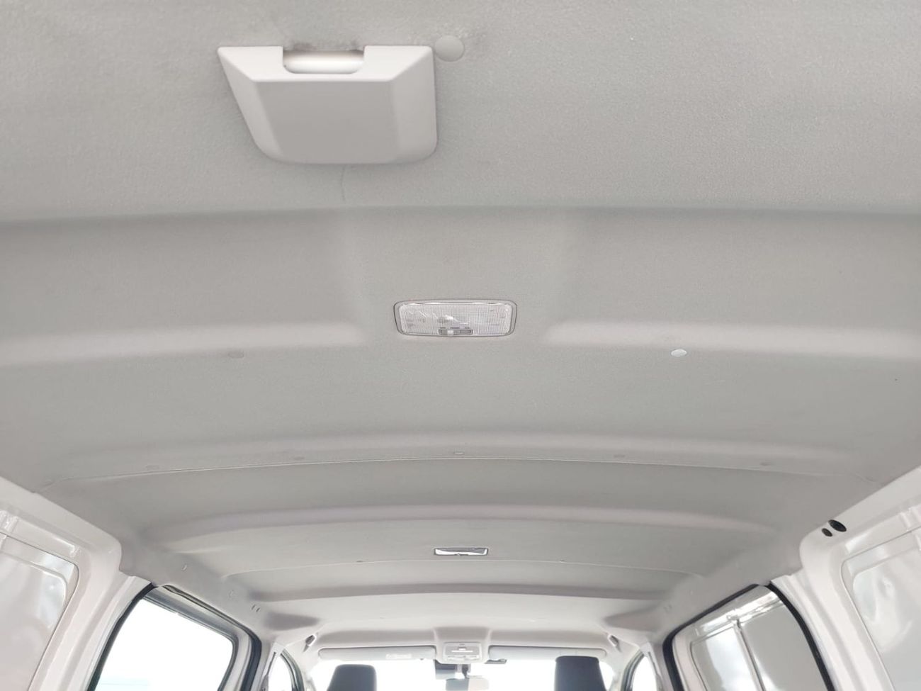 Toyota Hiace (RAMADAN OFFER) TOYOTA HIACE  VAN RHD 2025 MODEL 2.8 L DIESEL AUTOMATIC(PM80832)