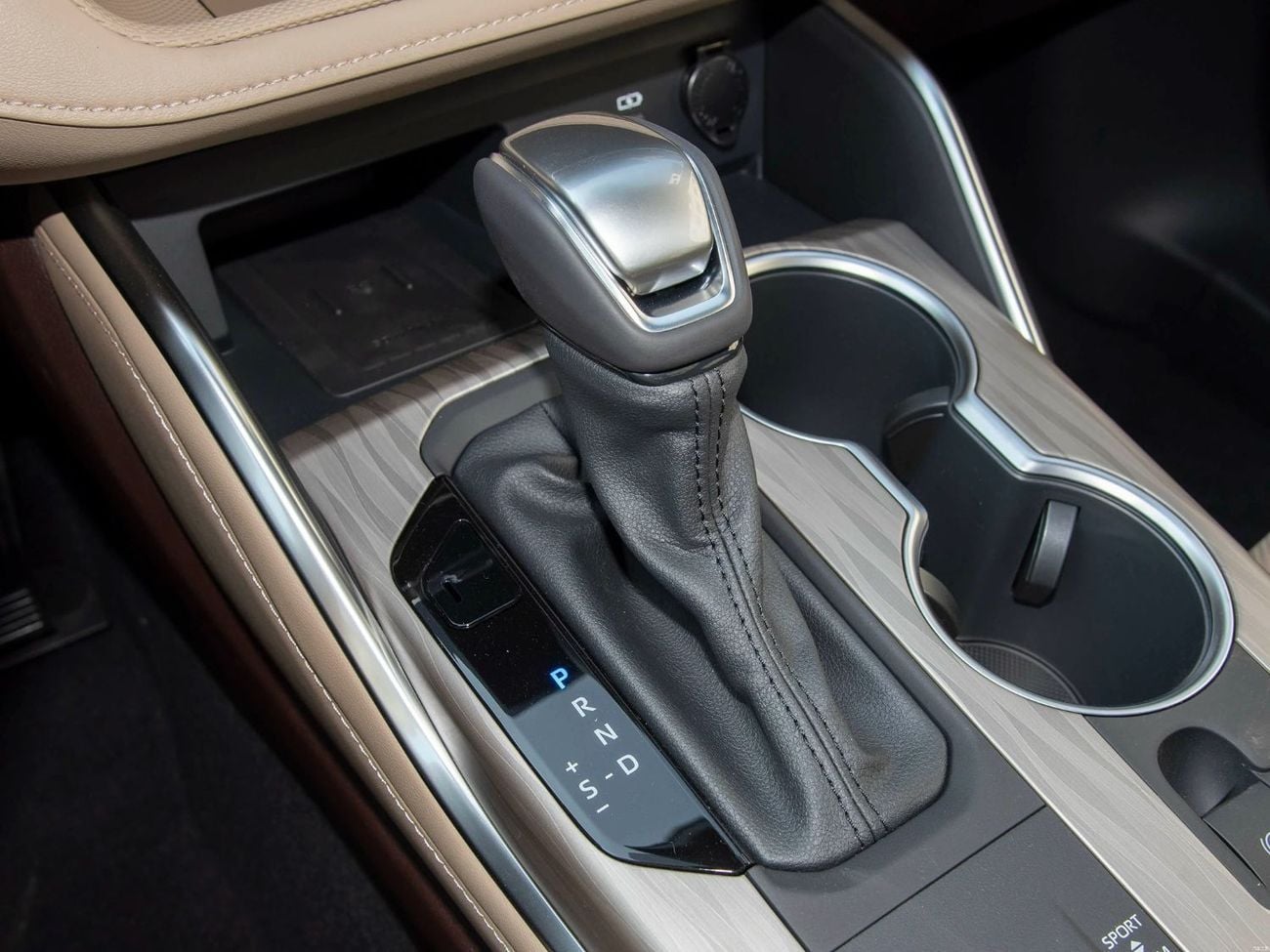 تويوتا هايلاندر Automatic . Hybrid . SUV/Crossover . All Wheel Drive . 7 Seats . 5 Doors ▾ Brand new 2026 Toyota Highlander Limited E-Four Hybrid 2.5L, Chinese Specs. Premium top-tier trim fe