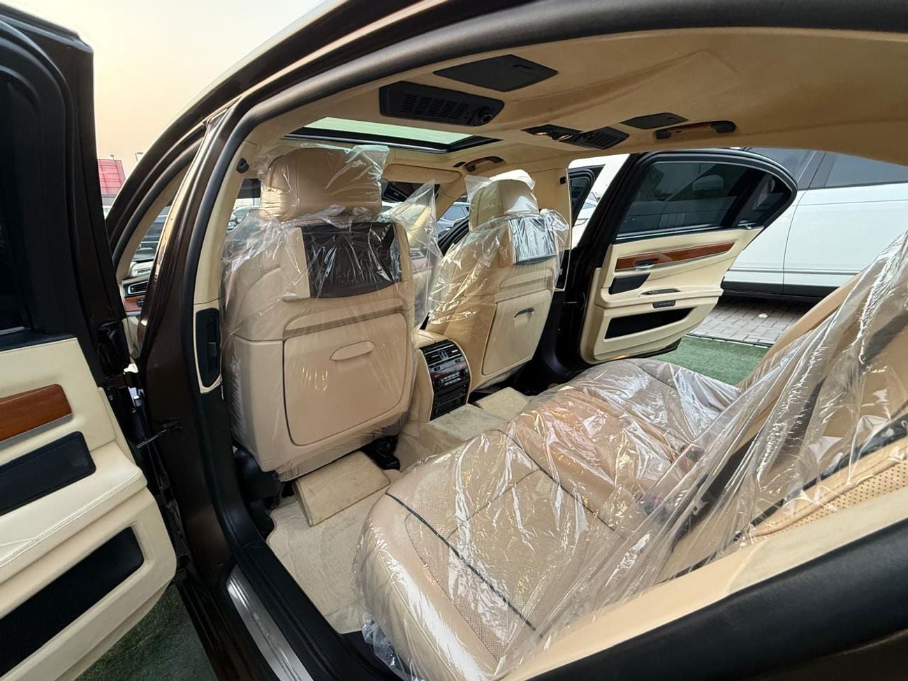 BMW 750Li EXCLUSIVE 4.4L V8 twin-turbo engine producing 407 hp, 8-speed
