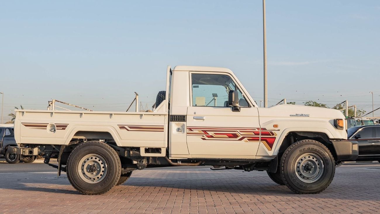 Toyota Land Cruiser Pick Up 2025 Toyota Land Cruiser LC 79 4.0L SC AT Petrol Basic w/ Fridge (White)