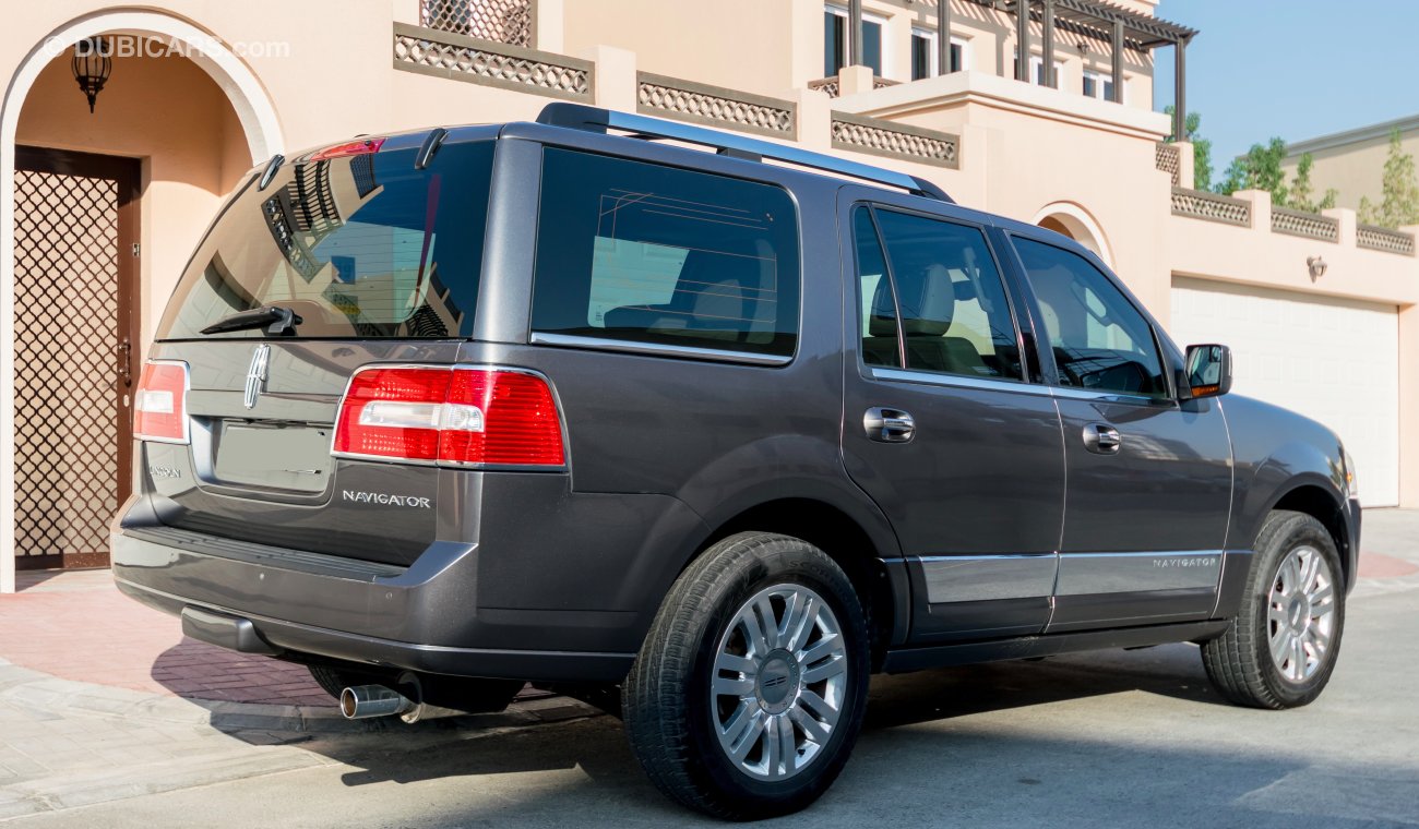 Lincoln Navigator LOW MILEAGE, WITH SERVICE AND WARRANTY