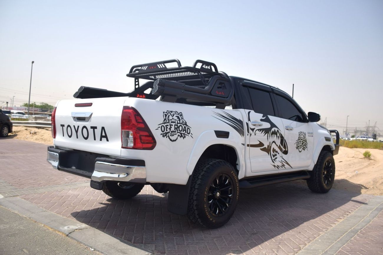 تويوتا هيلوكس 4x4 Diesel (2.8L) Manual (Right Hand Drive)