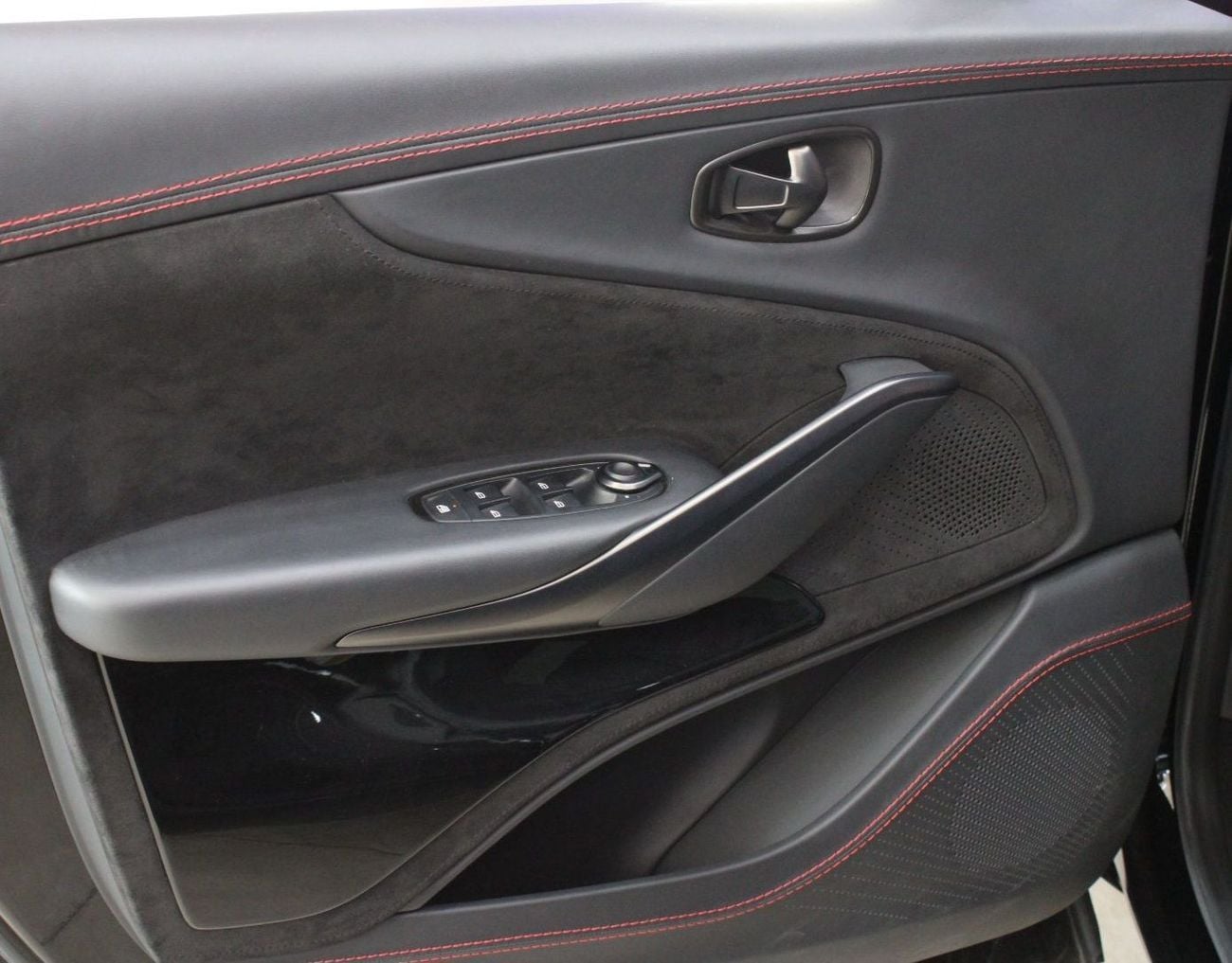 Aston Martin DBX STD DBX 550 // Low Milage // No Accidents