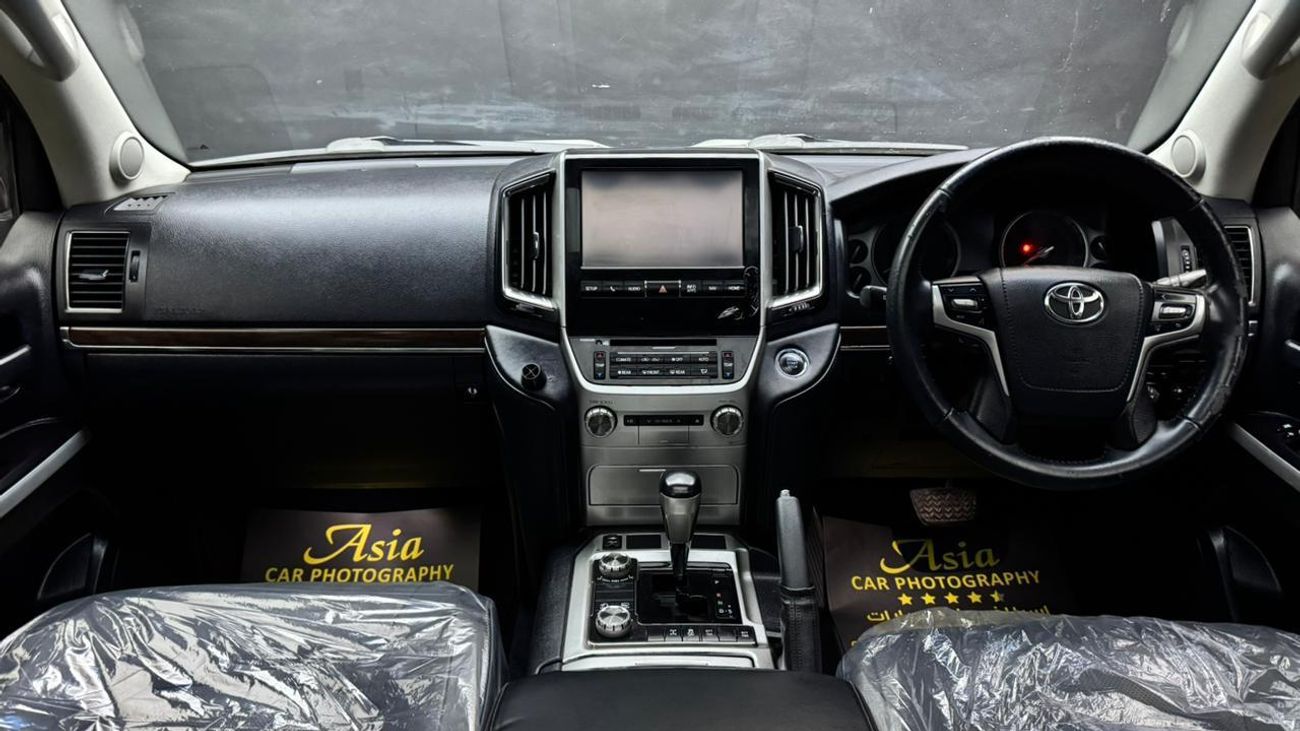 تويوتا لاند كروزر diesel 4.5 liter ,right hand drive ,full option ,for export only