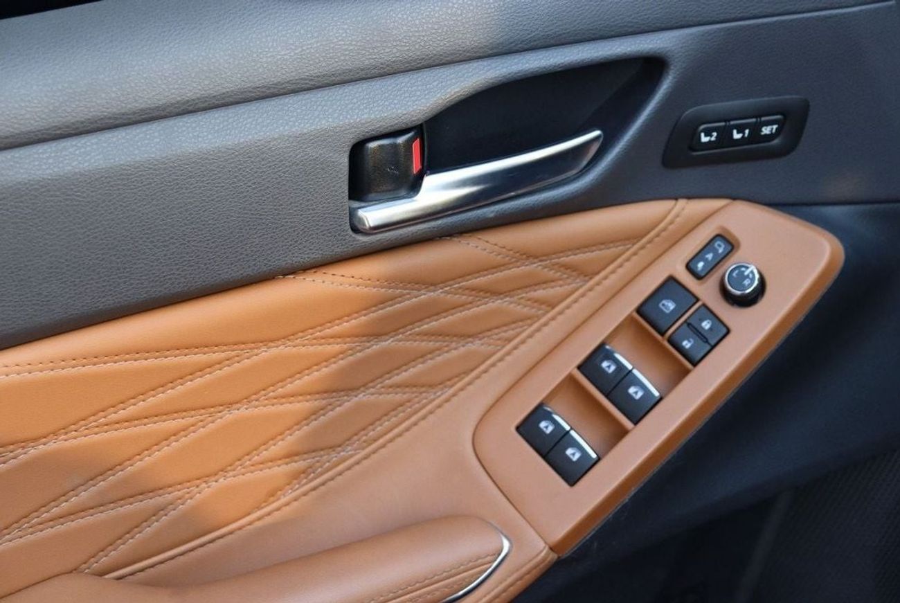 Toyota Avalon Limited 3.5L Toyota Avalon V6 / GCC / First Owner / Full / Under Warranty