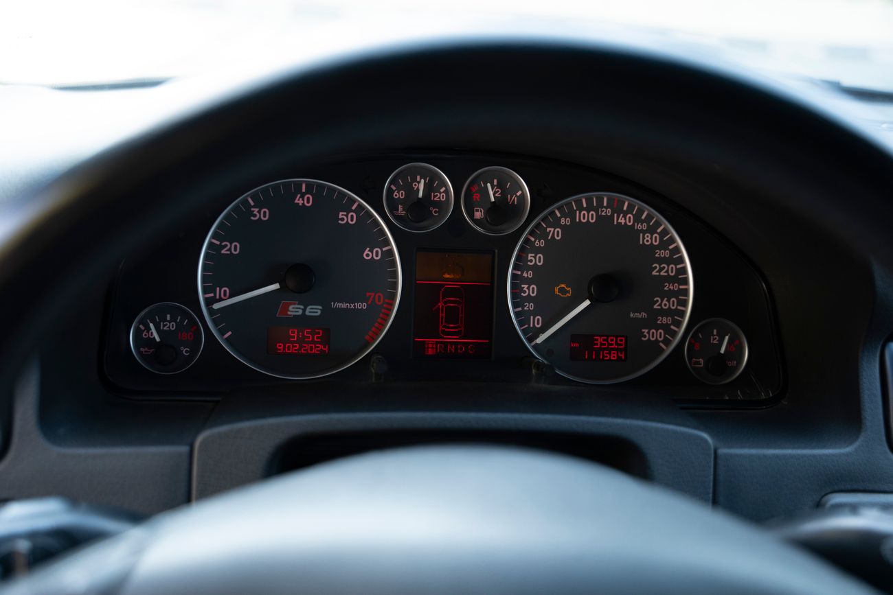 Audi S6 2004 AUDI S6 JAPANESE SPEC - Less Mileage New Interior