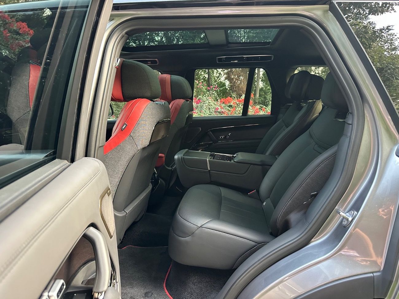 Land Rover Range Rover LWB SV P615 4.4L | 2023 Range Rover Vogue SV | Luxury SUV | 21,000 KM | Perfect Condition