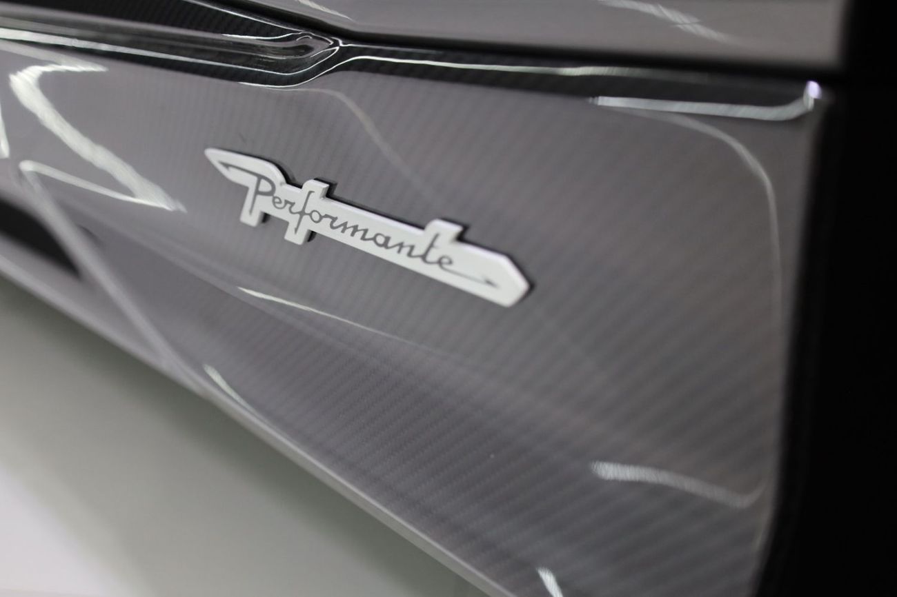 Lamborghini Urus 4.0T V8 Performante Performante Full Carbon Pack, Individual Rear Seat w/ Entertainment, Akrapovic E