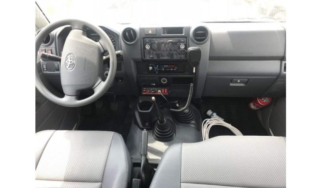 Toyota Land Cruiser Hard Top 4.2L Diesel V6 (Ambulance)