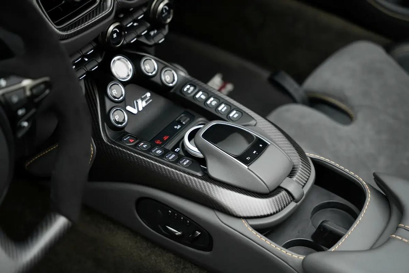 Aston Martin Vantage V12 6.0L V12