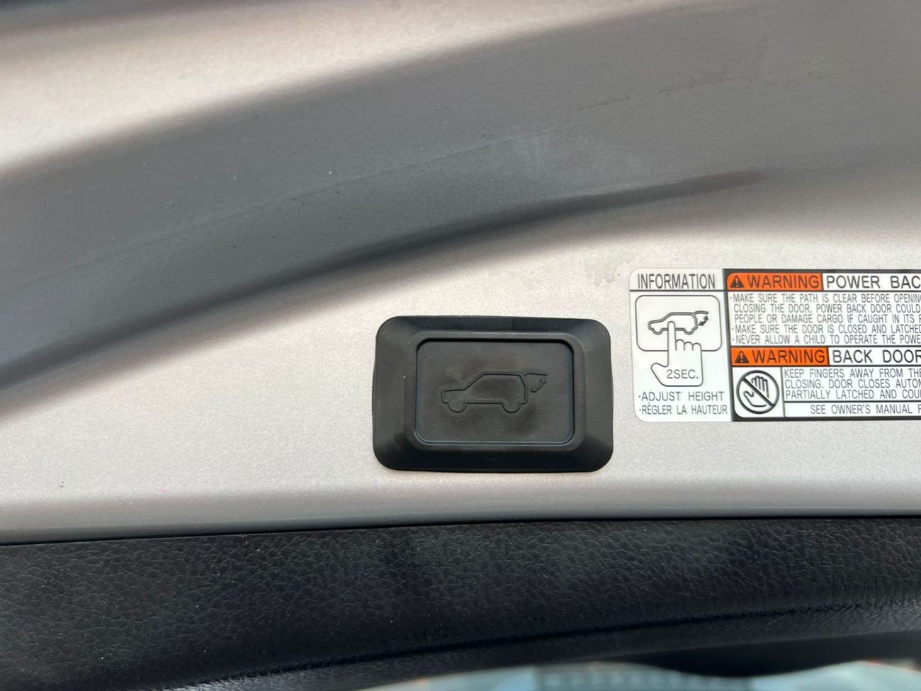 Toyota RAV4 2018 Toyota RAV4 Hybrid XLE – Full Option – 2.5L V4 – AWD 4x4 – Sunroof –